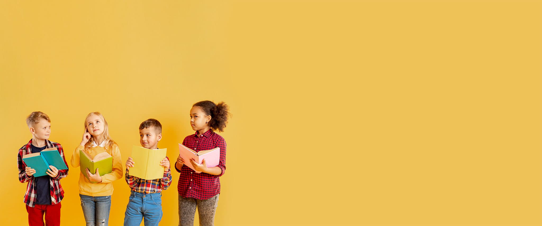 Niños con libros