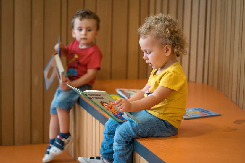 Niños en la biblioteca